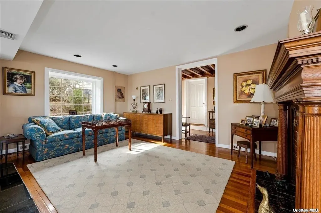 45 East Loop Road Staten Island NY 10304