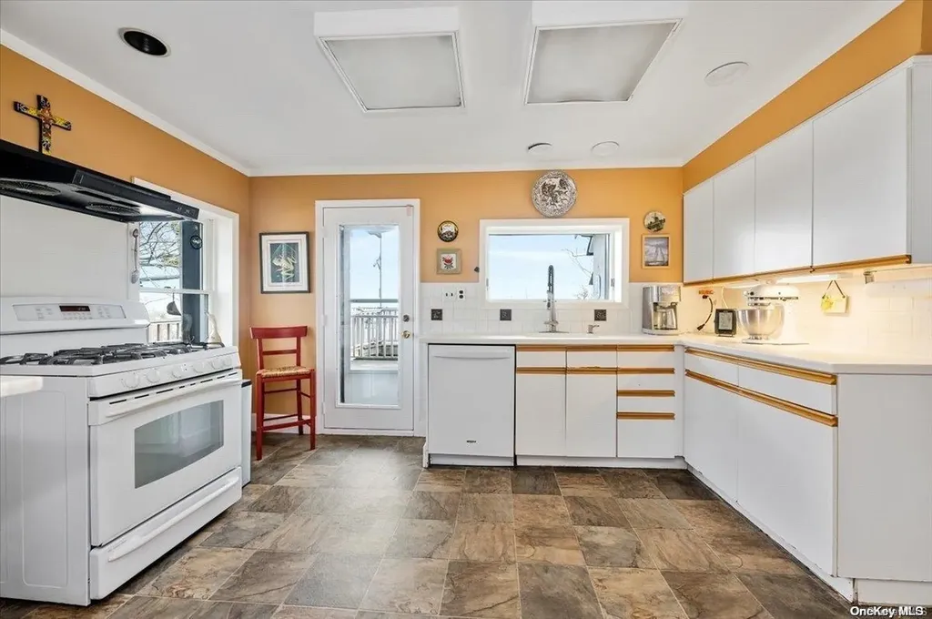 45 East Loop Road Staten Island NY 10304