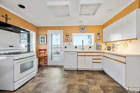 45 East Loop Road Staten Island NY 10304