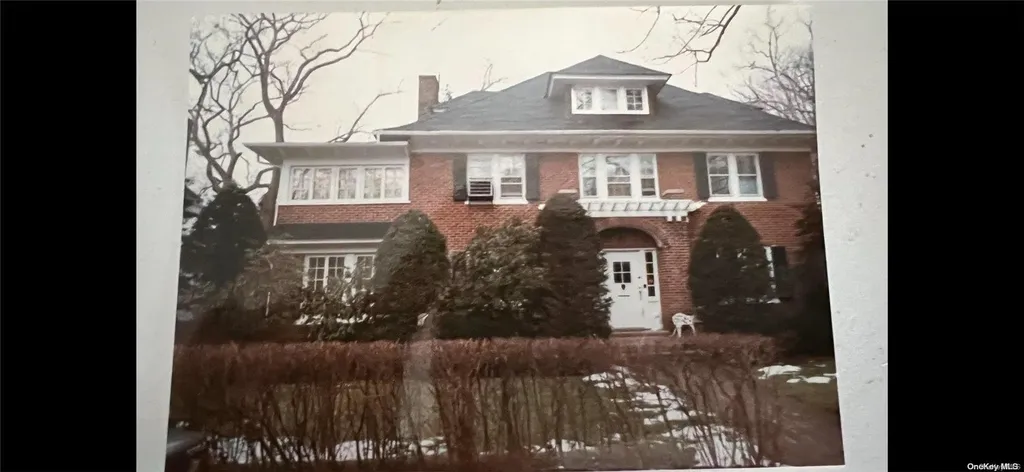 842 Milton Place Woodmere NY 11598