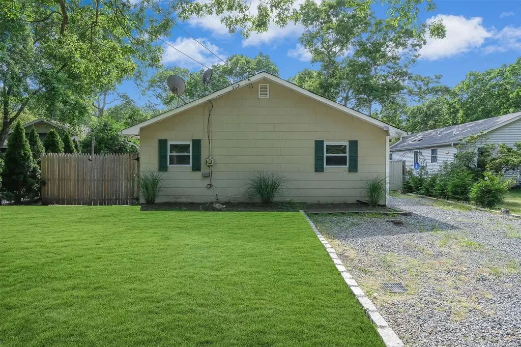 118 Pinehurst Boulevard Calverton NY 11933