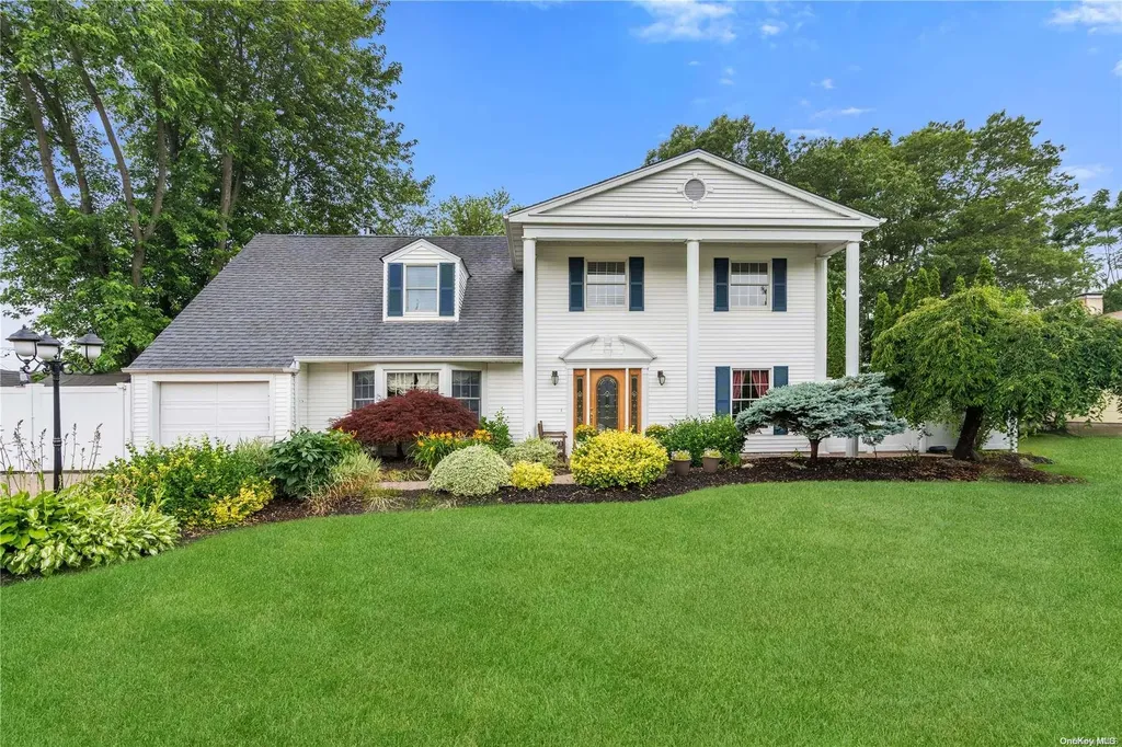 253 Thunder Road Holbrook NY 11741
