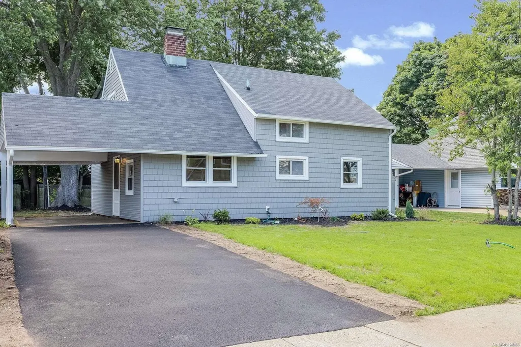 42 Bishop Lane Hicksville NY 11801