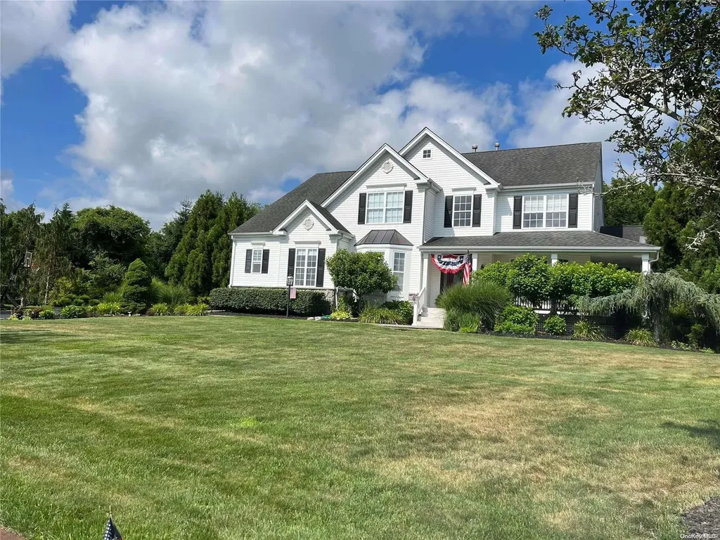 19 Merion Circle Wading River NY 11792