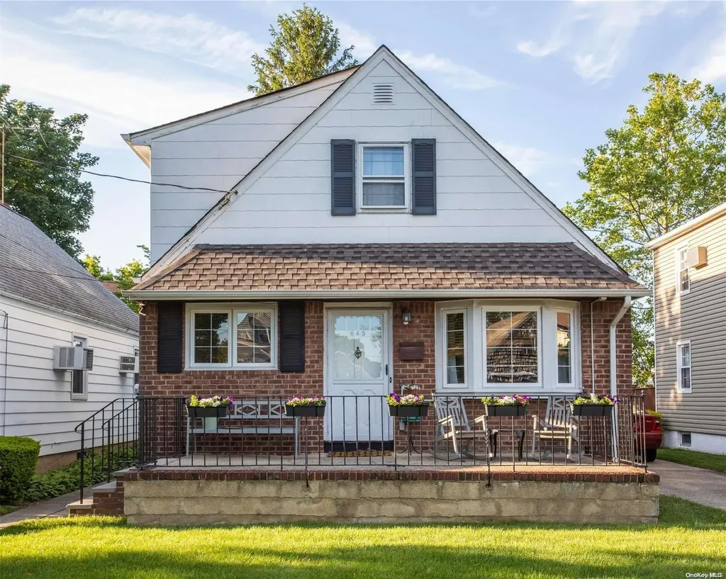 645 10th Avenue New Hyde Park NY 11040