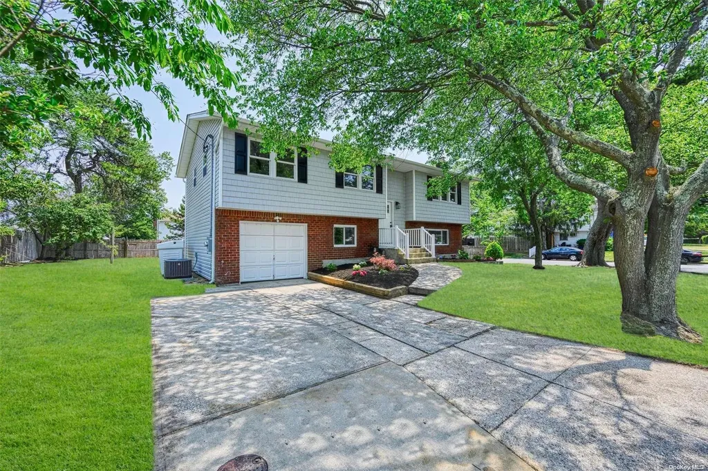 75 Lafayette Road West Babylon NY 11704