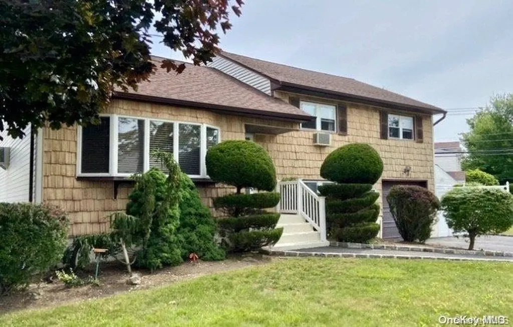 3797 Regent Lane Wantagh NY 11793