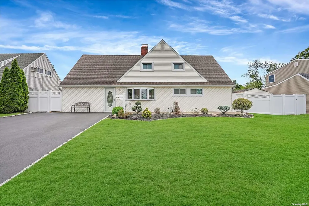 21 Deer Lane Wantagh NY 11793