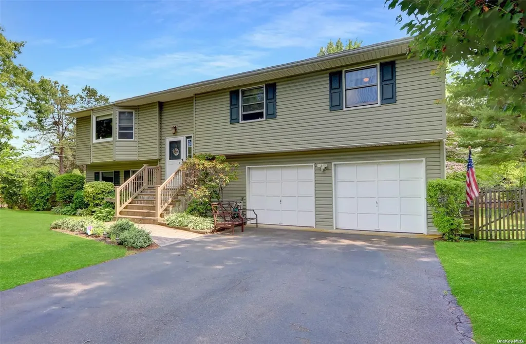 324 Peconic Avenue Medford NY 11763