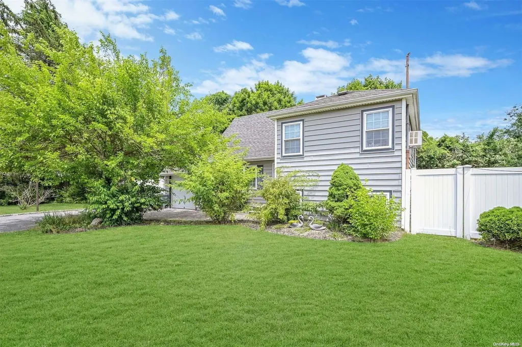 1509 Peters Boulevard Bay Shore NY 11706