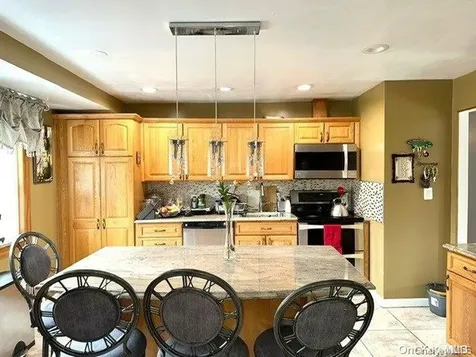 746 Vivian Court Baldwin NY 11510