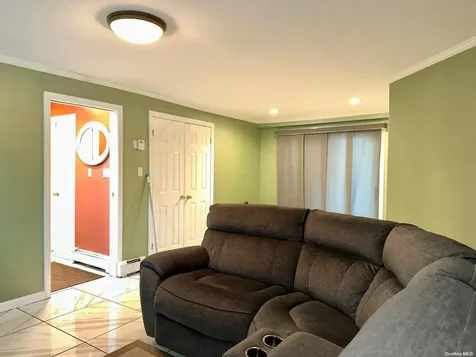 746 Vivian Court Baldwin NY 11510