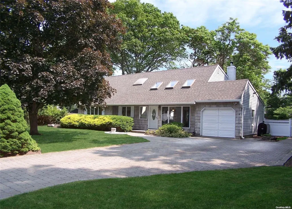 4 Chambers Street Coram NY 11727