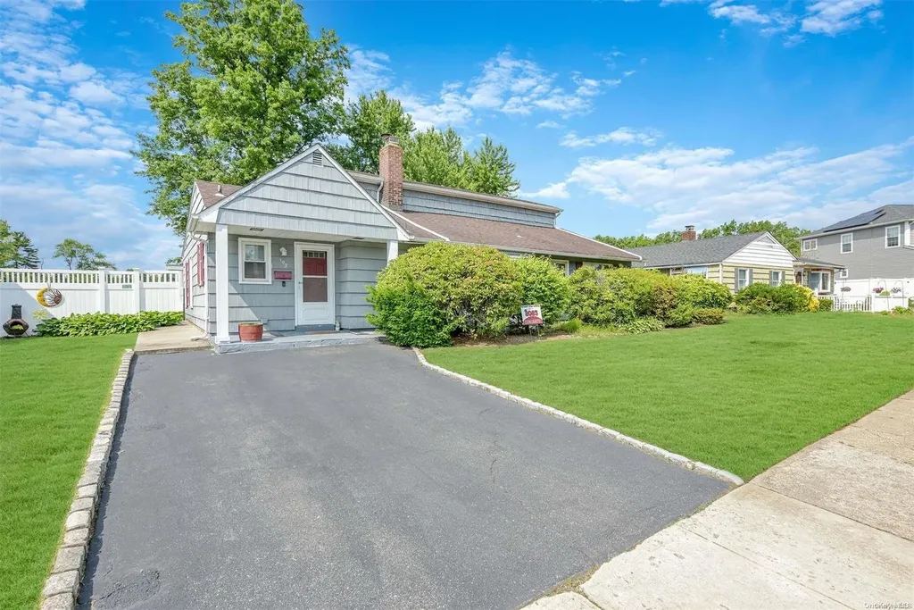 102 Syosset Circle Syosset NY 11791
