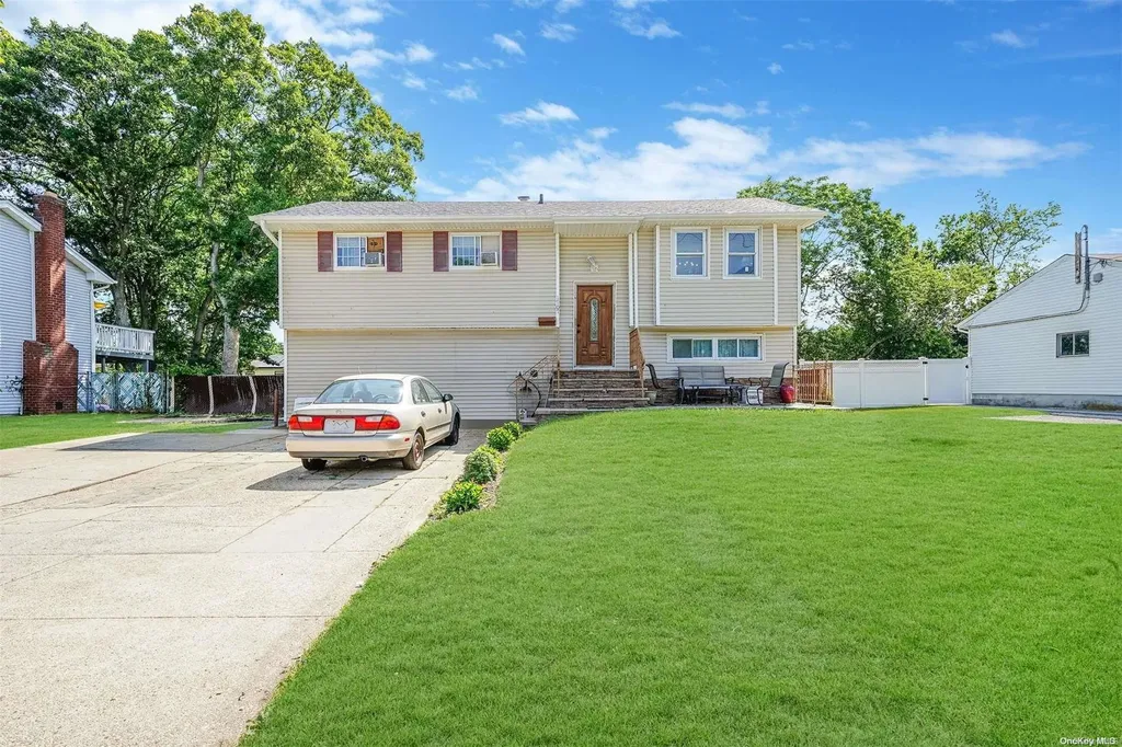 1707 Manatuck Boulevard Bay Shore NY 11706