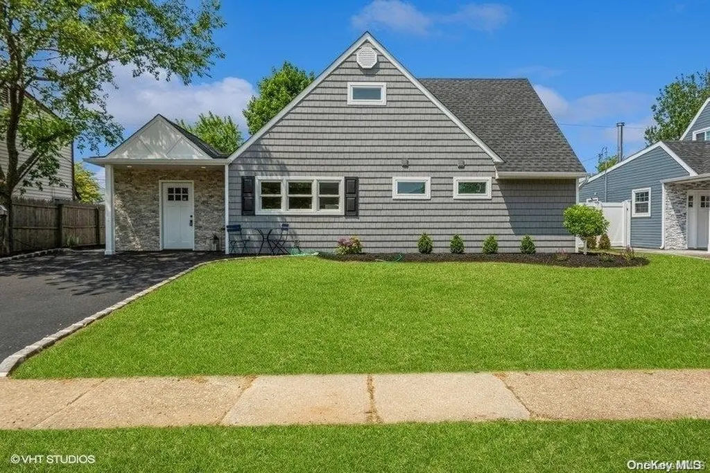 91 Stirrup Lane Levittown NY 11756