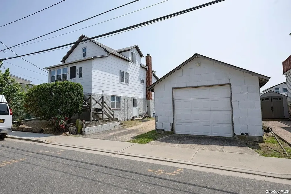 2860 Alder Road Bellmore NY 11710