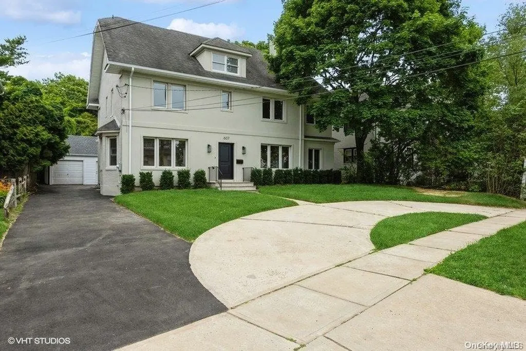 607 Broadway Cedarhurst NY 11516