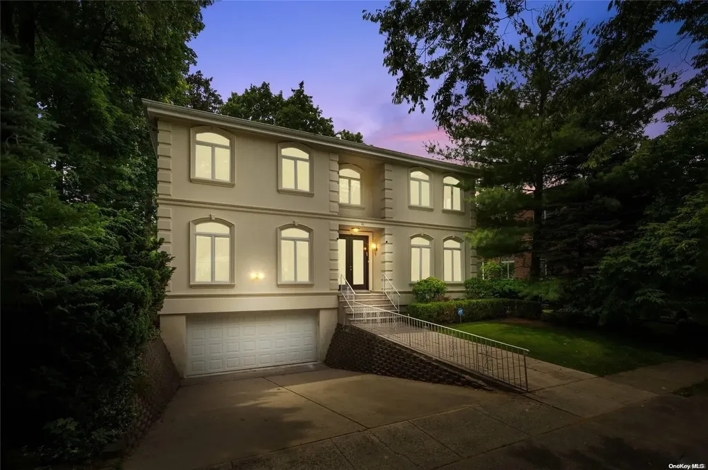 44 Maple Drive Great Neck NY 11021
