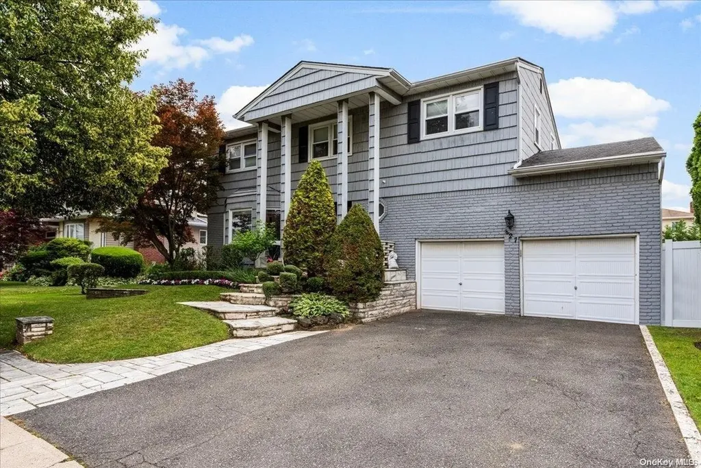 827 Moore Street Woodmere NY 11598