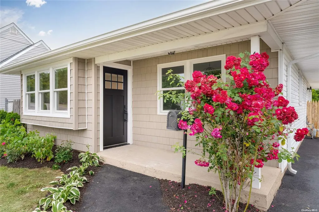 683 Deer Park Avenue Babylon NY 11702