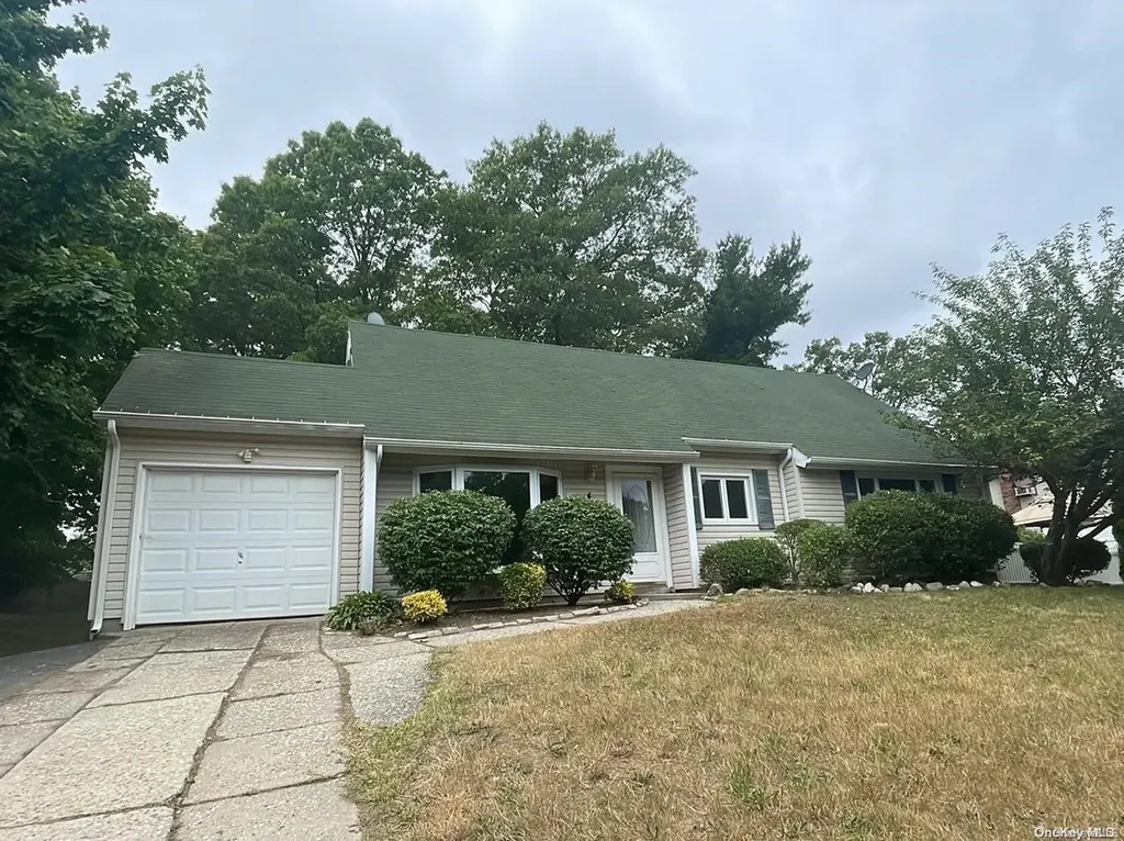4 Pheasant Valley Drive Coram NY 11727