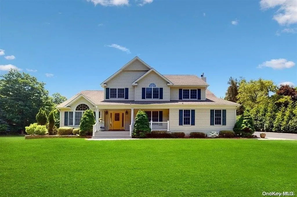 2 Pond Field Court Cold Spring Harbor NY 11724
