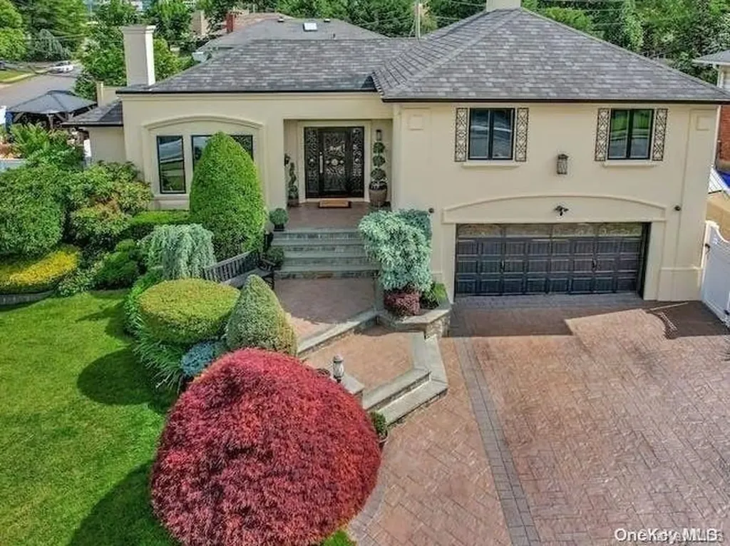 6 Stuart Drive Syosset NY 11791
