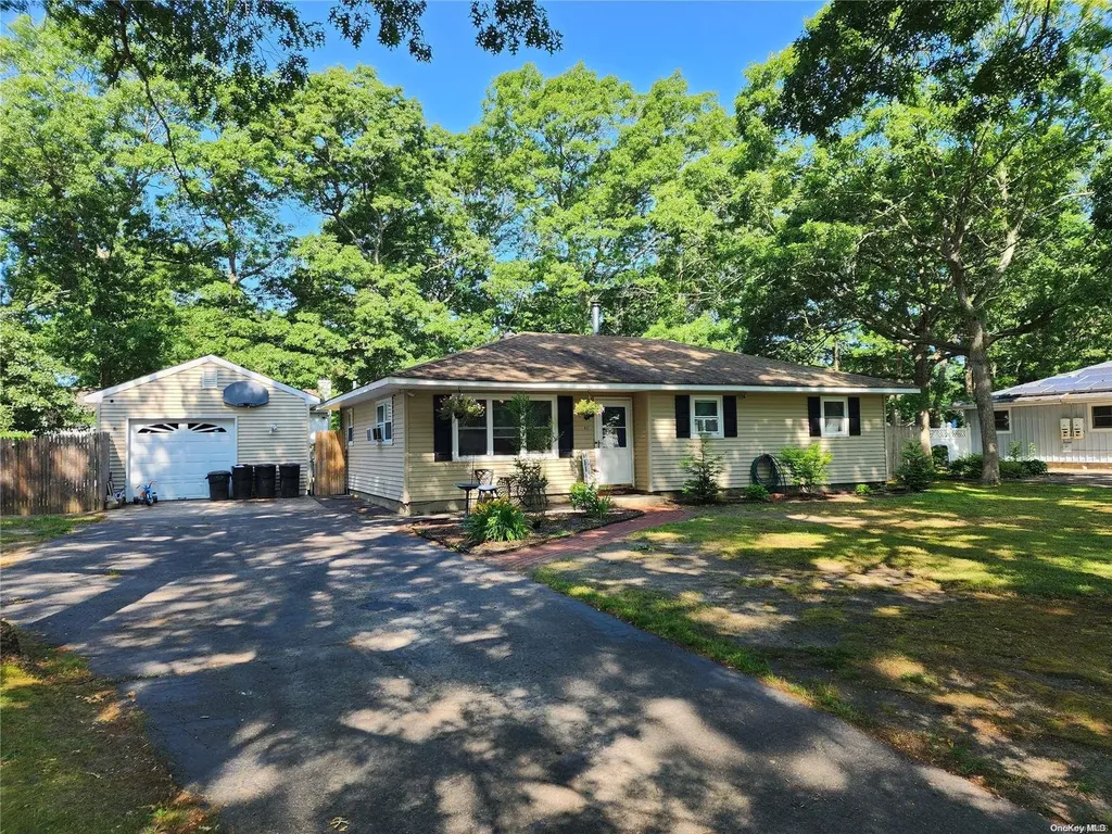 40 Lafayette Avenue Mastic NY 11950