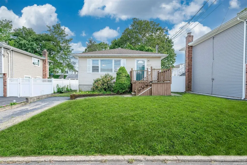 1276 America Avenue West Babylon NY 11704