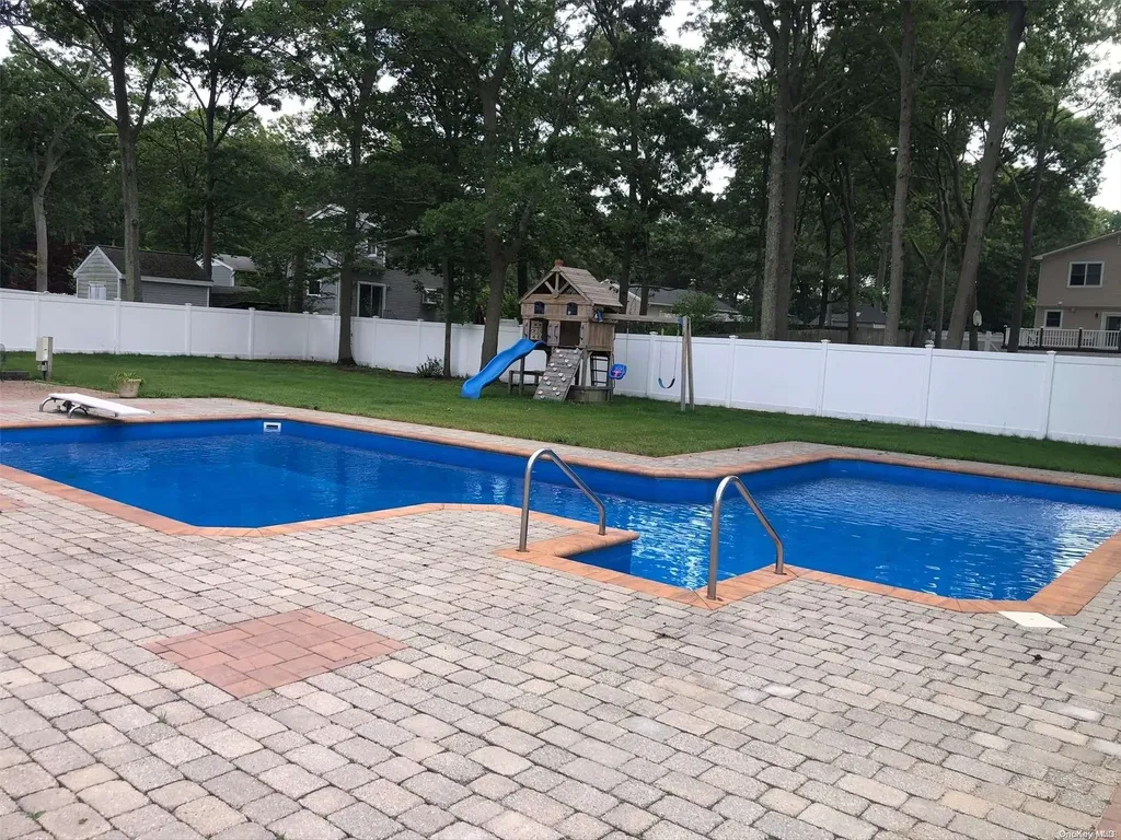 52 W Woodside Avenue Patchogue NY 11772