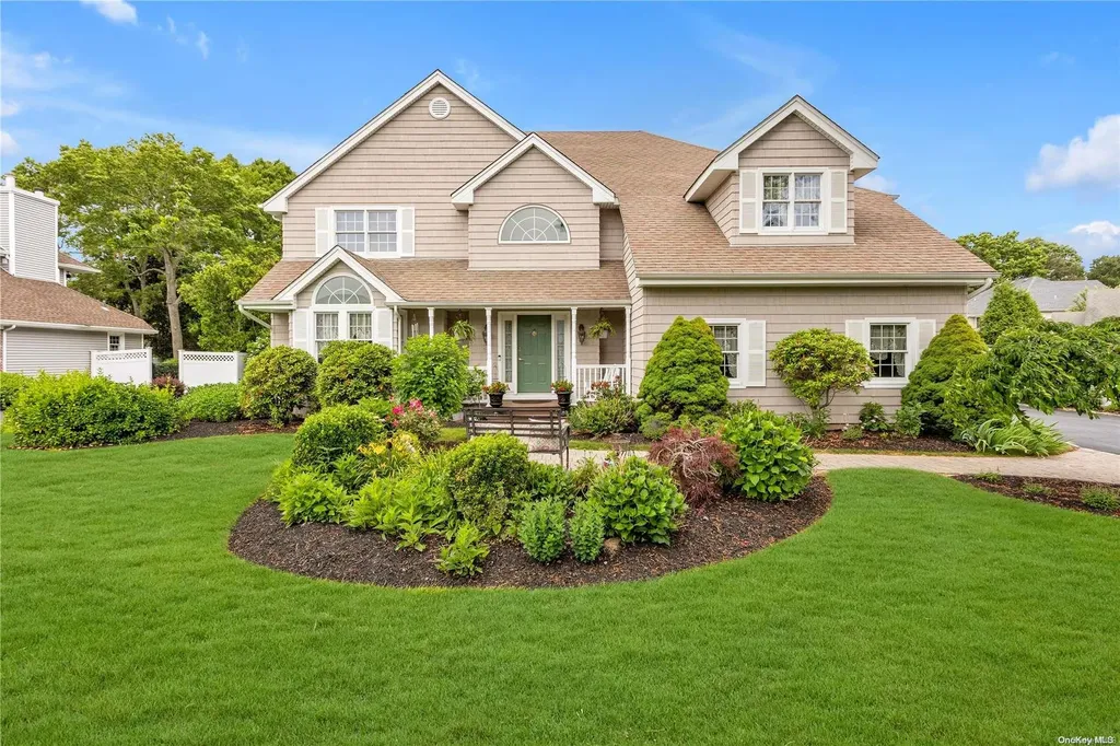 19 Pheasant Run Lane Dix Hills NY 11746