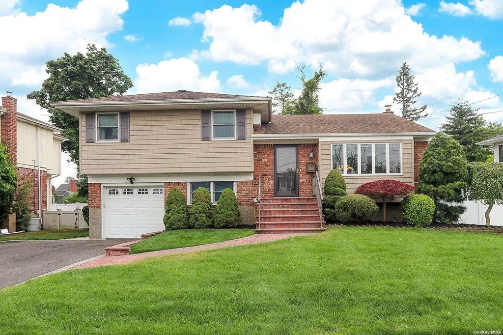 2822 Robert Lane North Bellmore NY 11710
