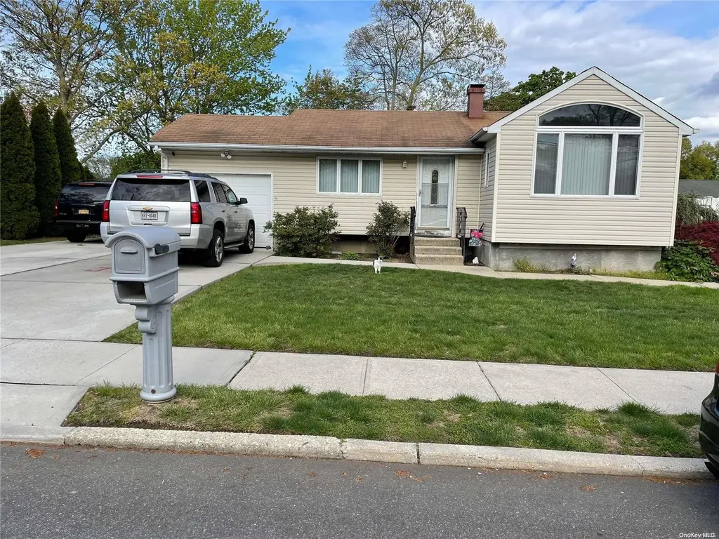 19 Norwalk Lane Selden NY 11784