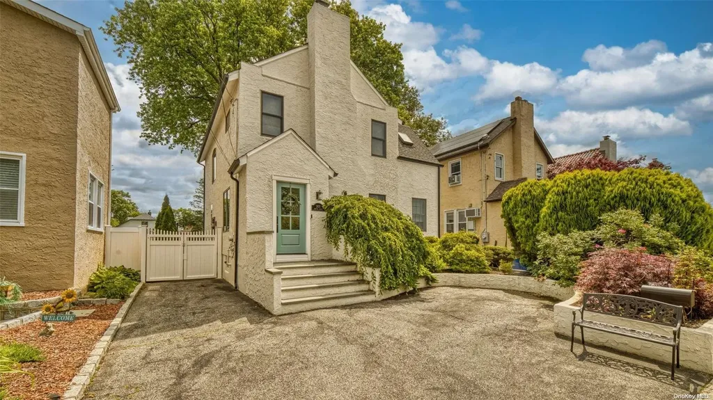 2635 Bayview Avenue Merrick NY 11566