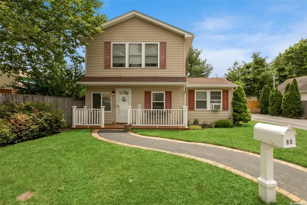 95 Edel Avenue West Babylon NY 11704
