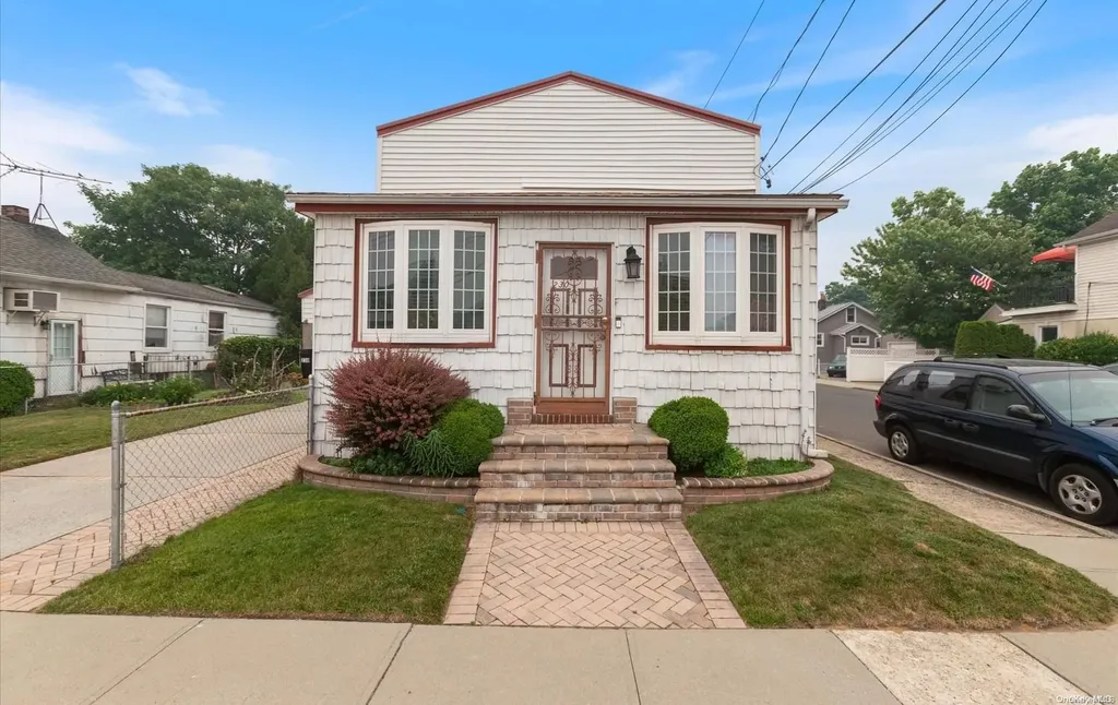 230 Waldorf Avenue Elmont NY 11003