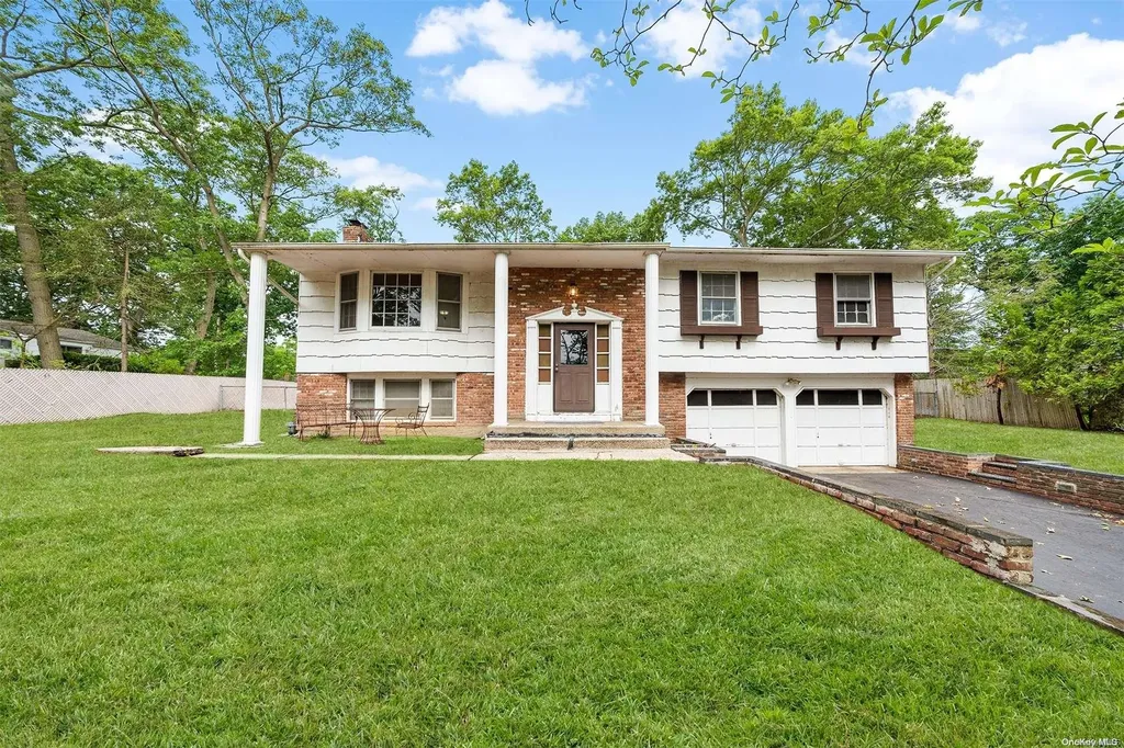 20 Pinecone Lane Commack NY 11725