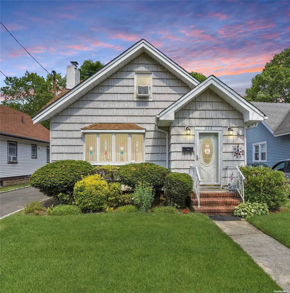 222 Rolling Street Malverne NY 11565
