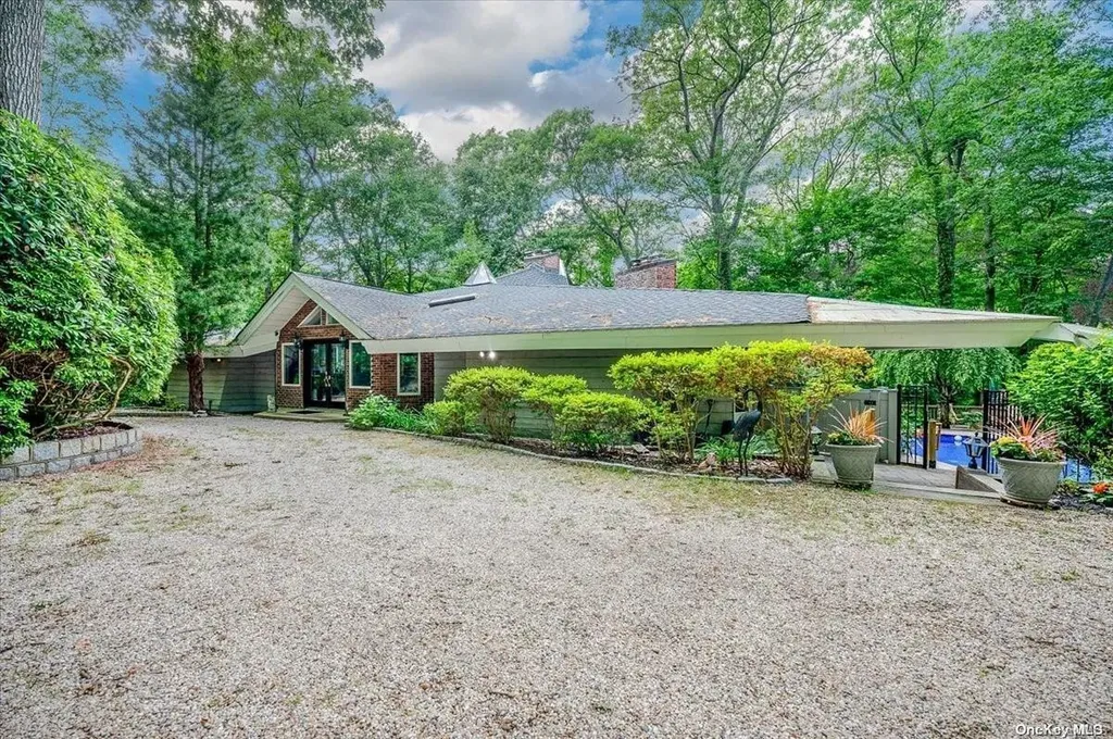 29 Lloyd Lane Lloyd Harbor NY 11743
