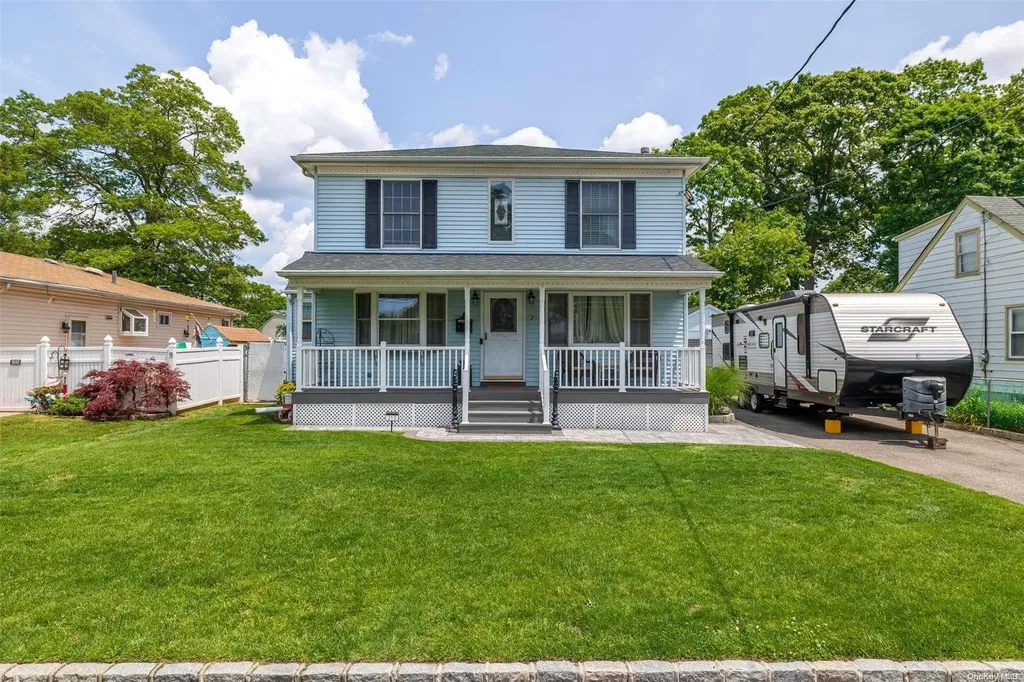 210 S Clinton Avenue Lindenhurst NY 11757