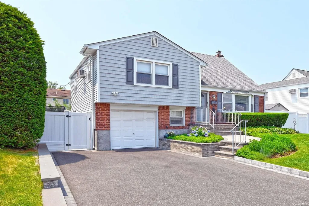 17 Opal Drive Plainview NY 11803