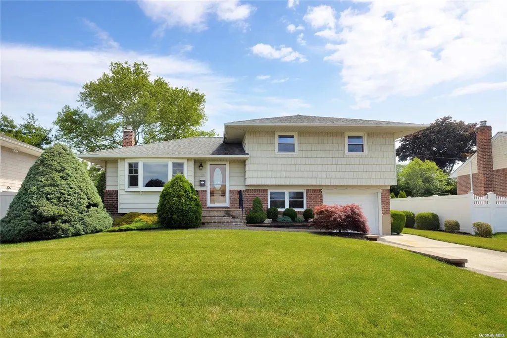 25 Redwood Drive Plainview NY 11803