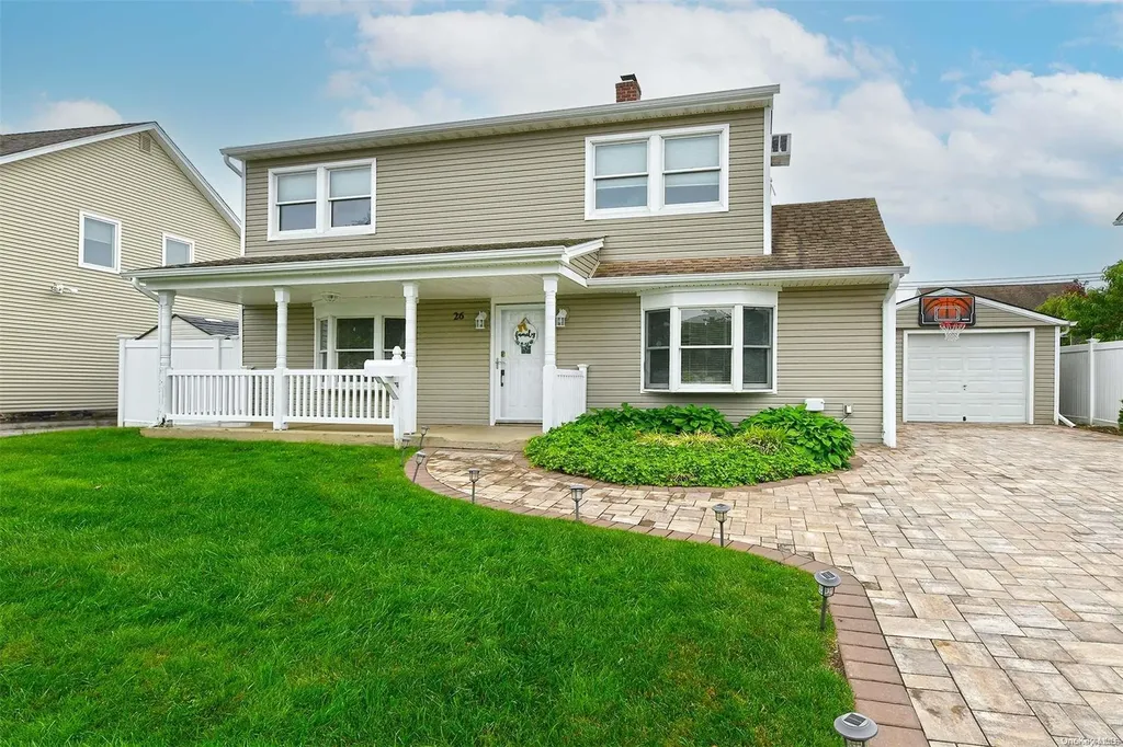 26 Corncrib Lane Levittown NY 11756