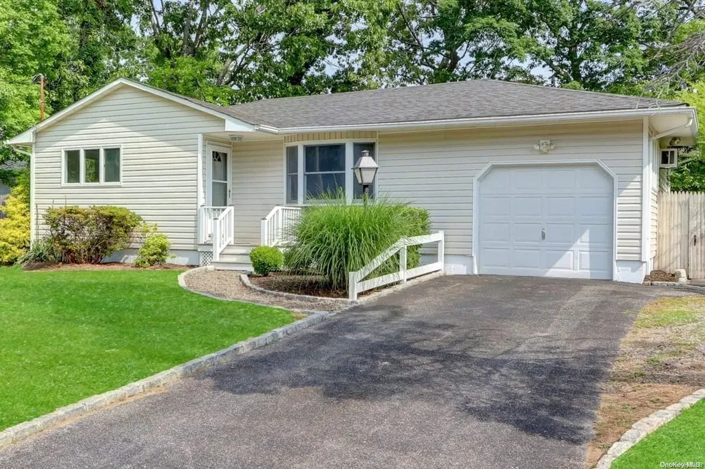 35 Breston Drive W Shirley NY 11967