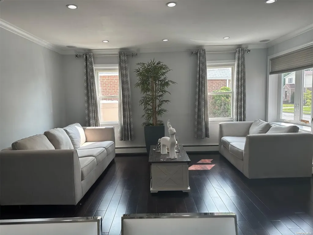 219 Hollywood Avenue Valley Stream NY 11581