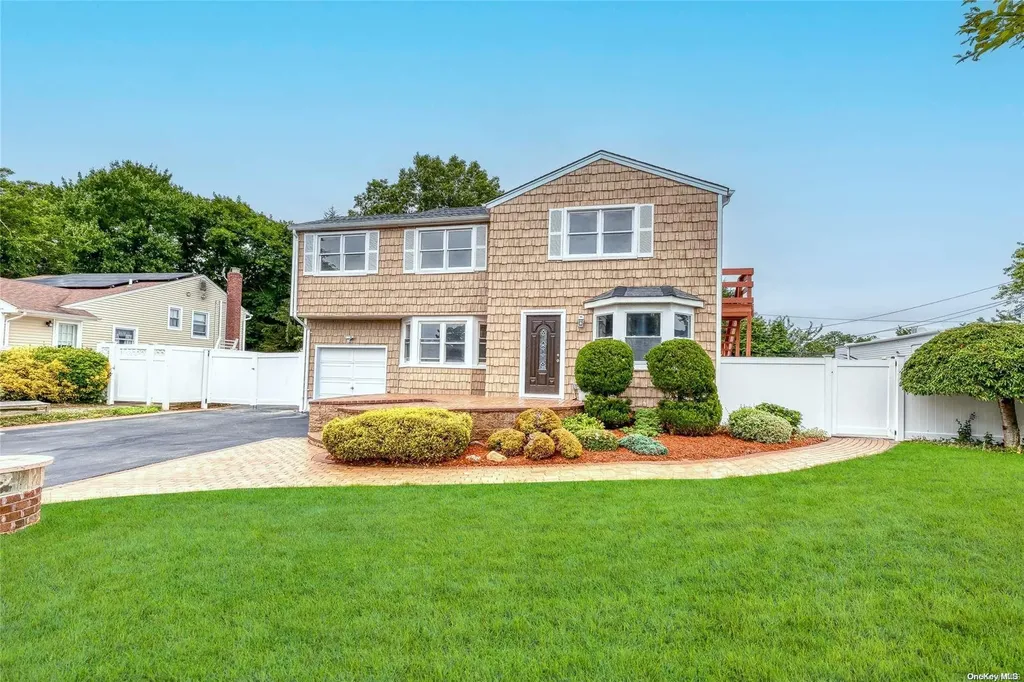 6 Thistle Lane Kings Park NY 11754