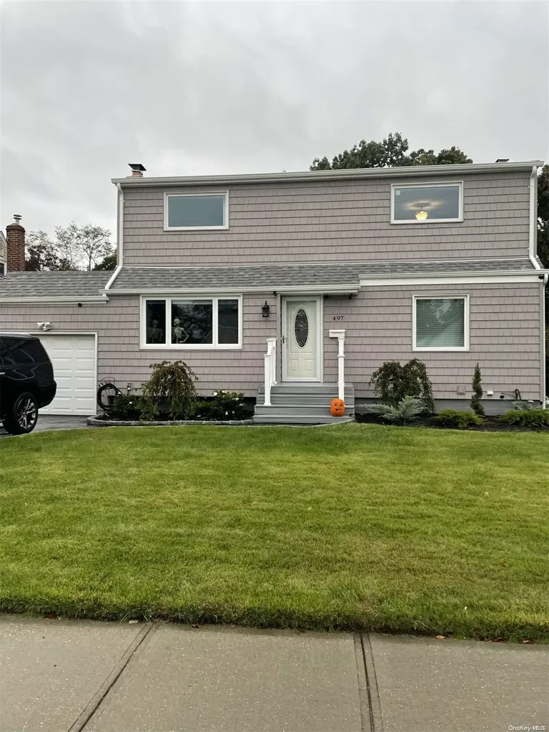 497 18th Street West Babylon NY 11704