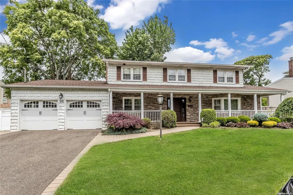 95 Cedar Drive W Plainview NY 11803