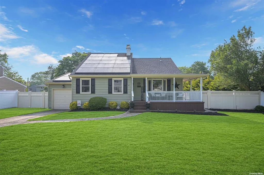 4 Vernon Lane Centereach NY 11720